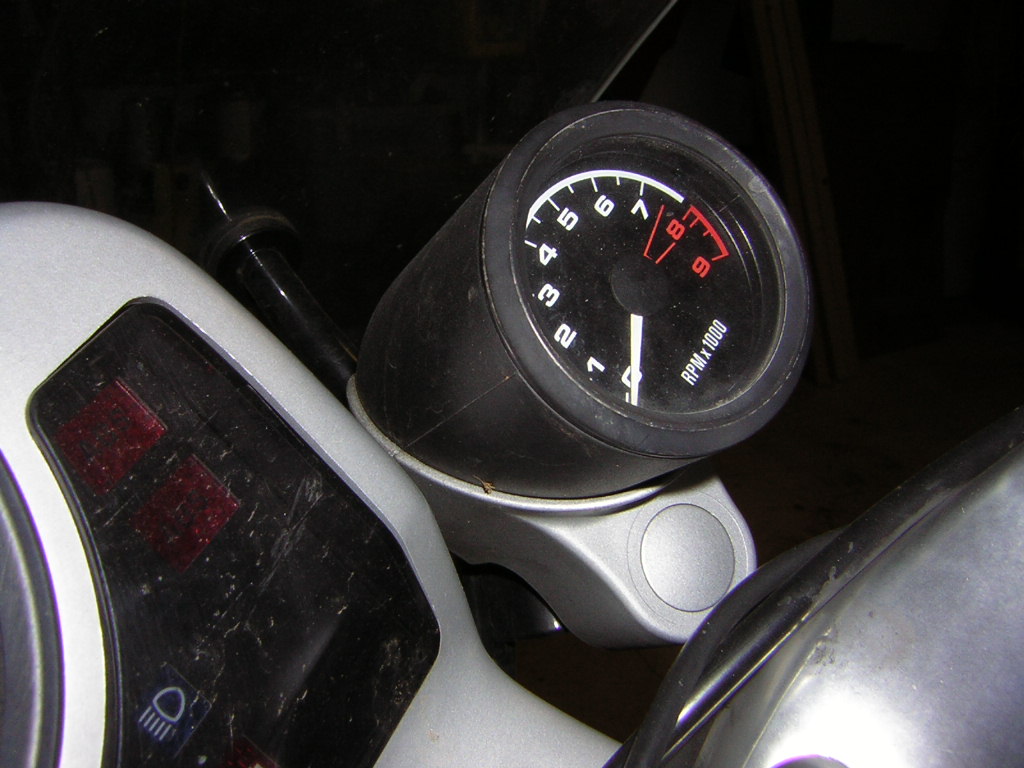 BMW tachometer