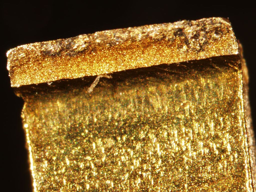 Close up of a broken connector.