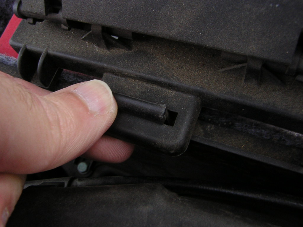 connector block latch
